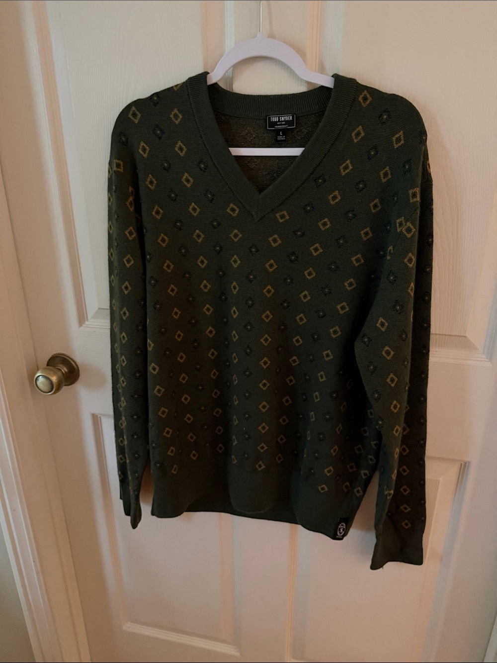 Todd Snyder Olive Green Merino V-Neck Diamond Pattern Sweater Sz L.  NWOT